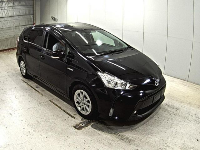 4294 Toyota Prius alpha ZVW41W 2016 г. (LAA Okayama)